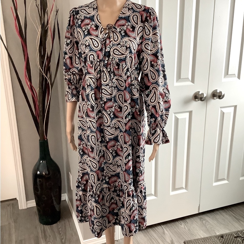NWOT.  SHEIN   High waisted, ruffled bottom dress.  Size Large